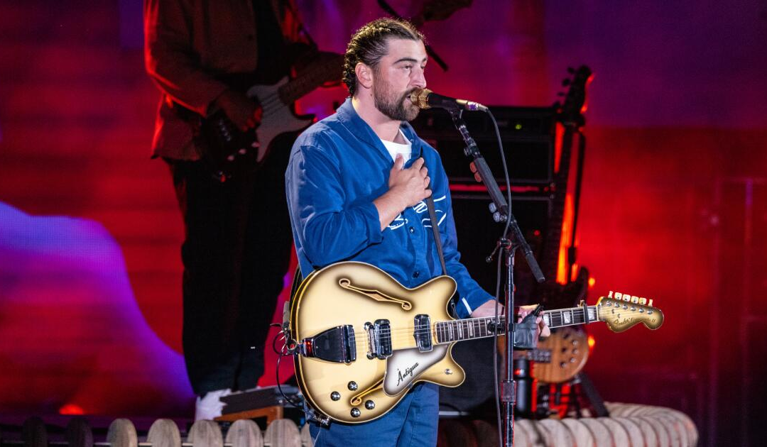 Noah Kahan, Gen Z's troubadour, rouses his faithful at the Hollywood Bowl