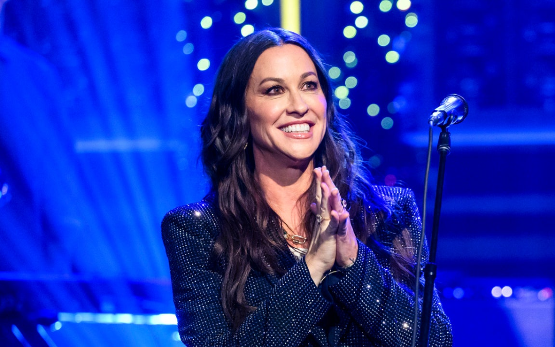 Watch Alanis Morissette Perform Her Hit Song 'Ironic' With 8-Year-Old Daughter Onyx